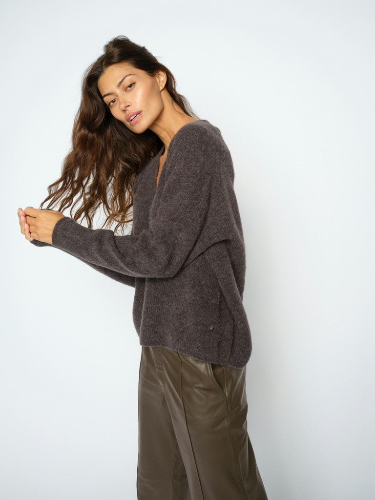 MMThora V-Neck
