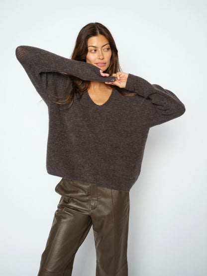 MMThora V-Neck