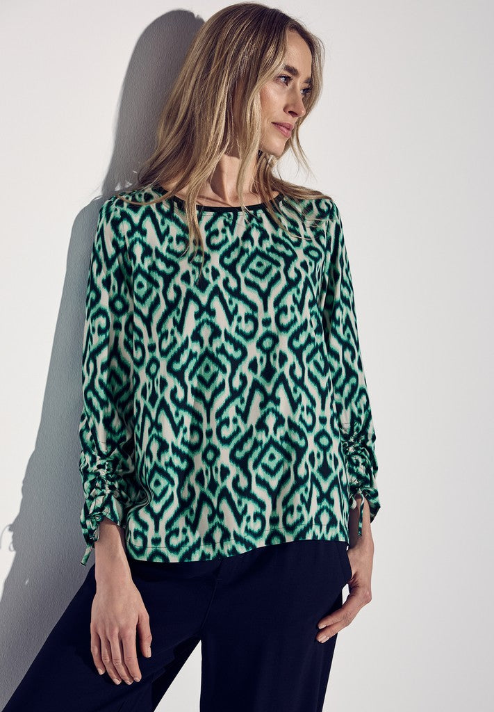 Roundneck blouse w gathered sl