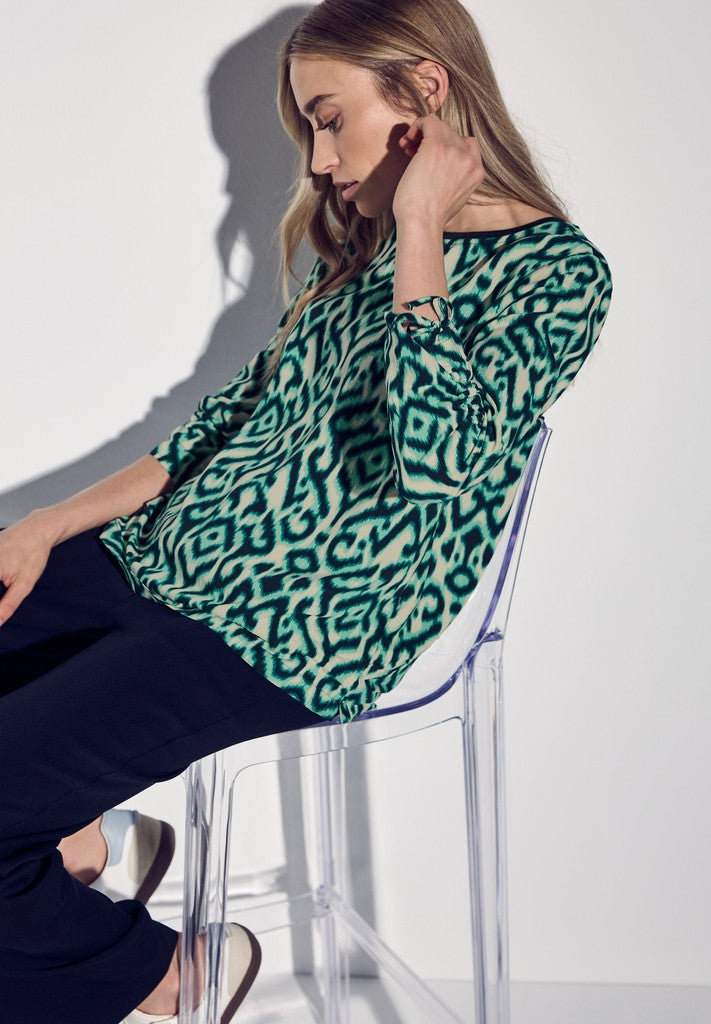 Roundneck blouse w gathered sl