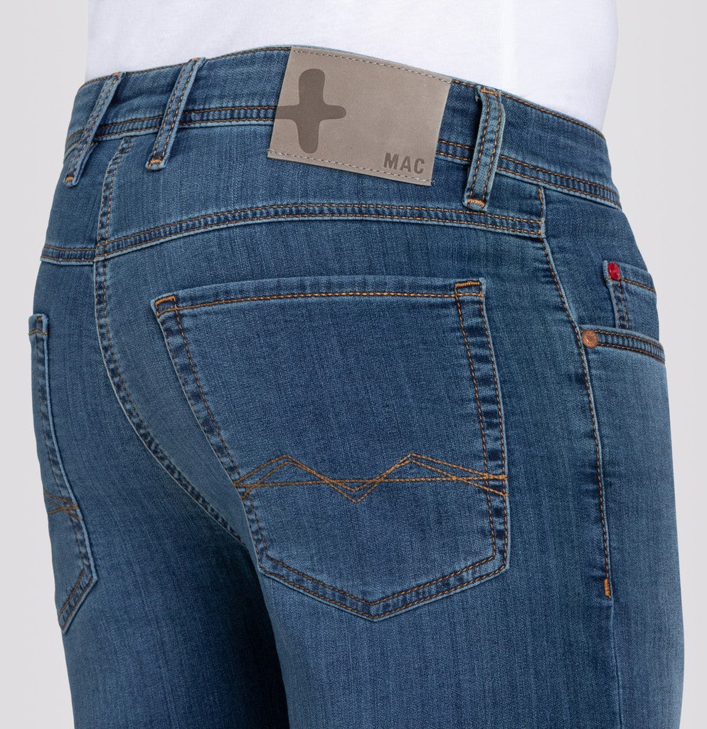 Jogn Bermuda