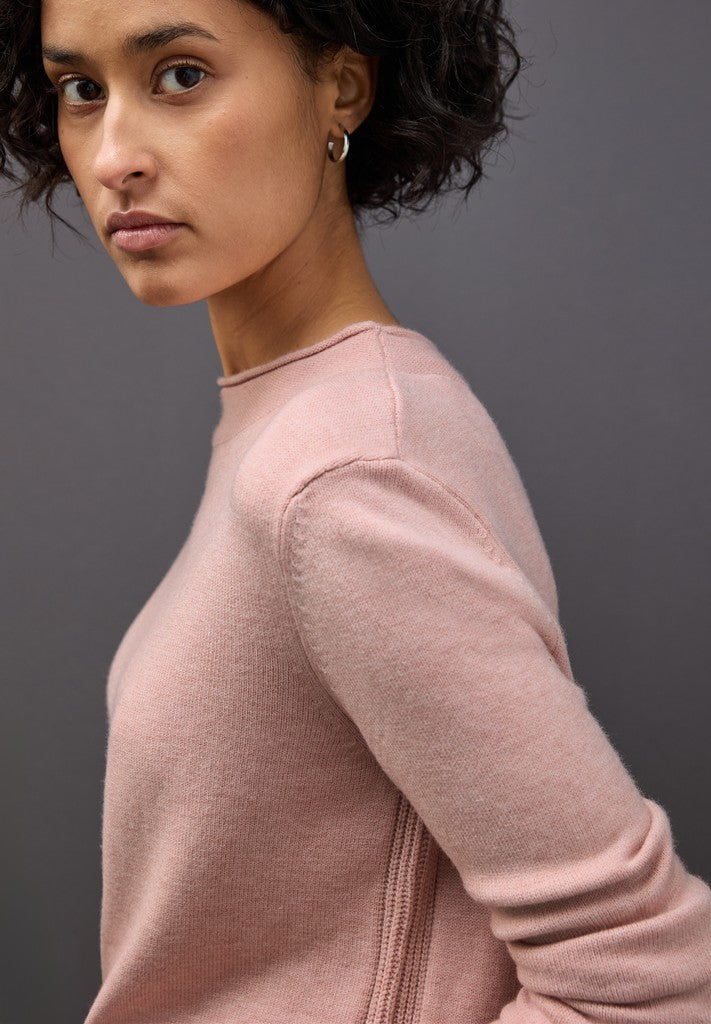 QR_rolled edge collar sweater