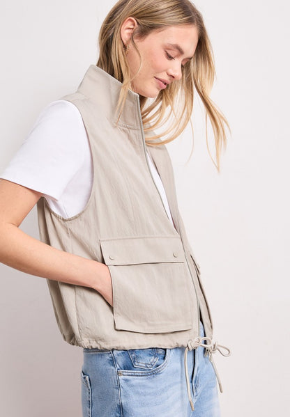 Short Vest w. Drawstring Detai