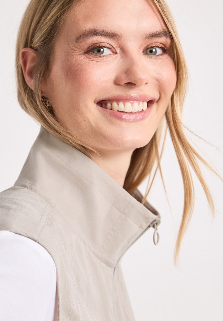 Short Vest w. Drawstring Detai