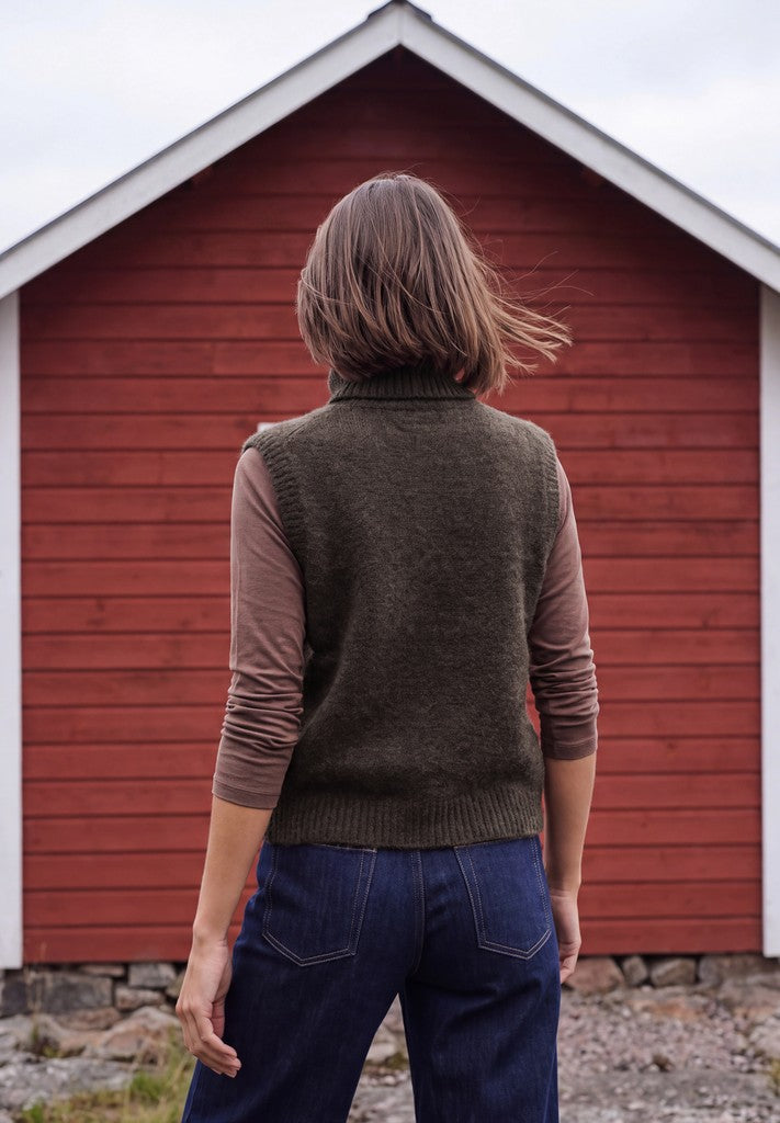 TOS Featheryarn argyle vest